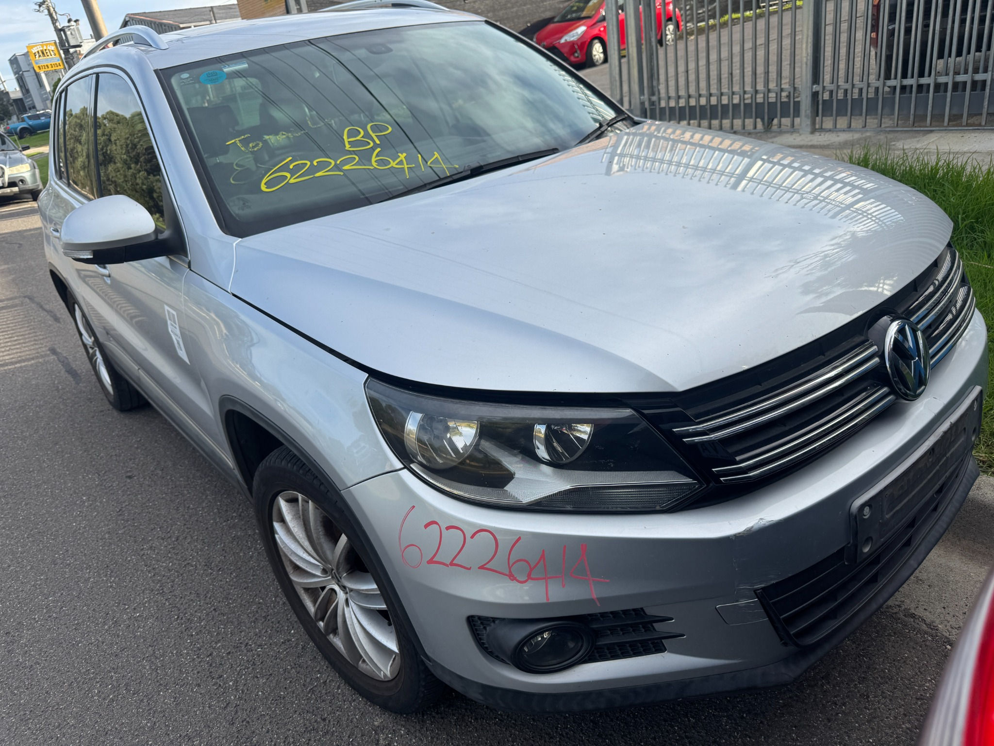 Volkswagen Tiguan 5N2 donor photo 1