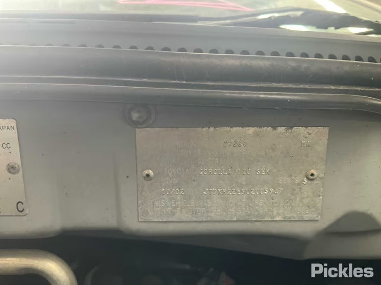 2002 Corolla silver donor - Tailgate with Glass Silver 199 - photo 2