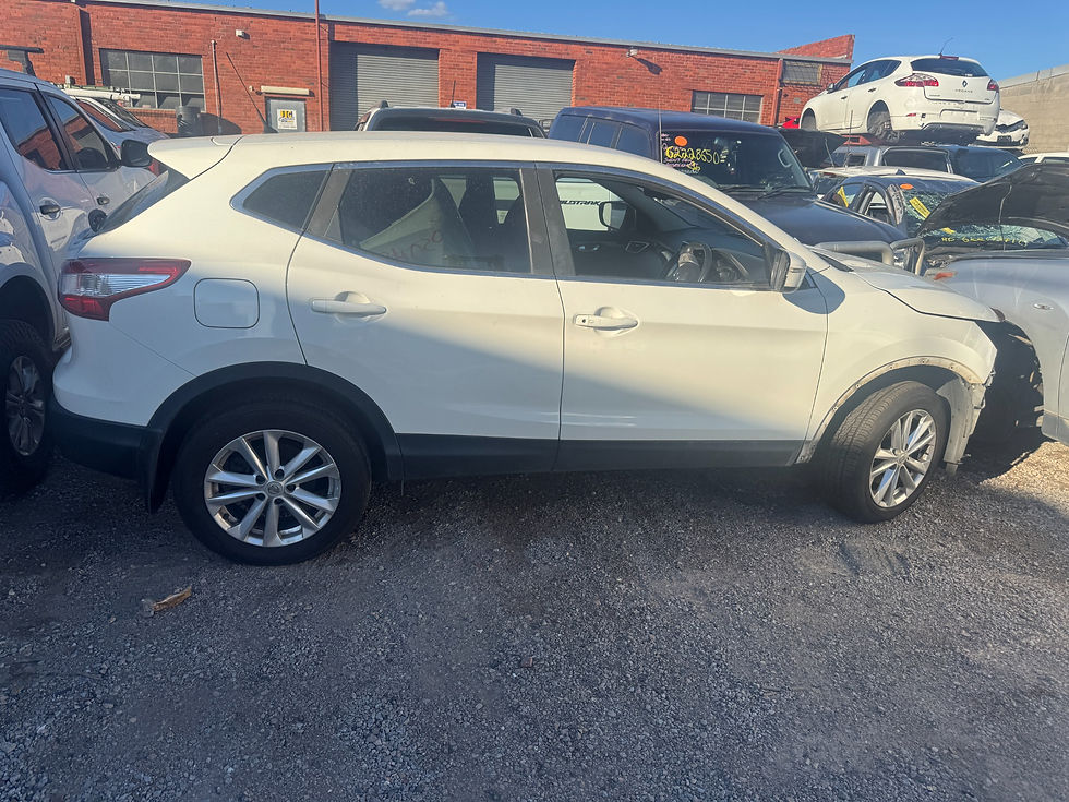 2014-2017 Nissan Qashqai J11 Alloy Wheel & Tyre 17 Inch 215/60R17 - 2017 Nissan Qashqai donor photo 1