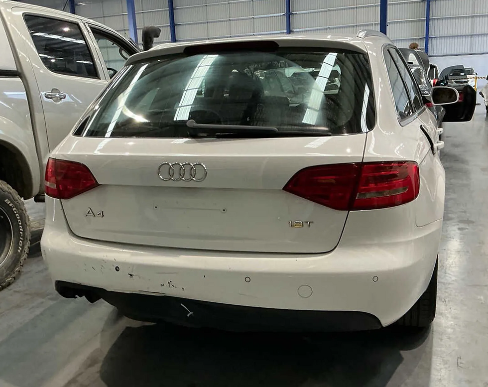 Thumbnail: 2011 Audi A4 B8 Avant donor vehicle photo 14