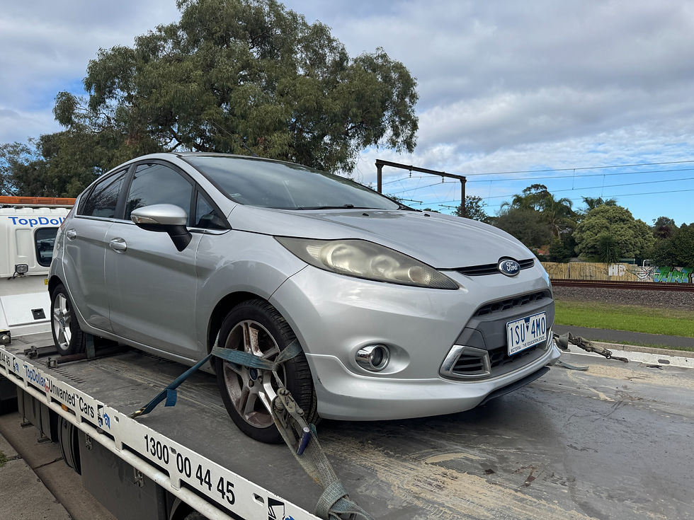 2011 Ford Fiesta front view