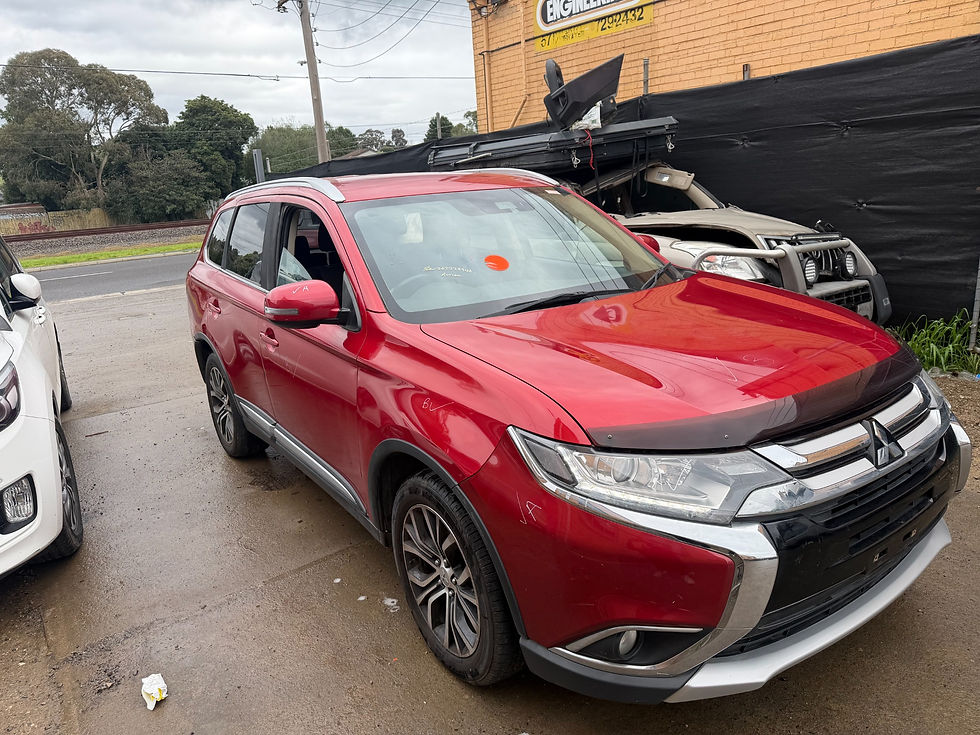 Thumbnail: 2017 Mitsubishi Outlander donor vehicle photo 3