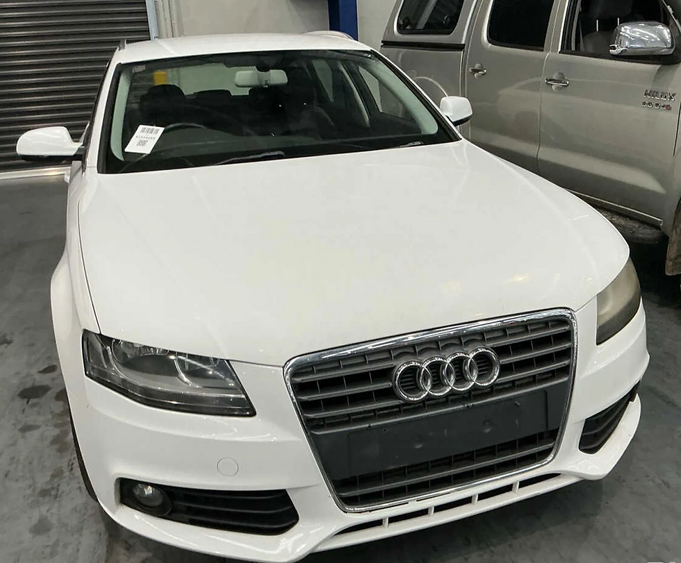 Thumbnail: 2011 Audi A4 B8 Avant donor vehicle photo 4