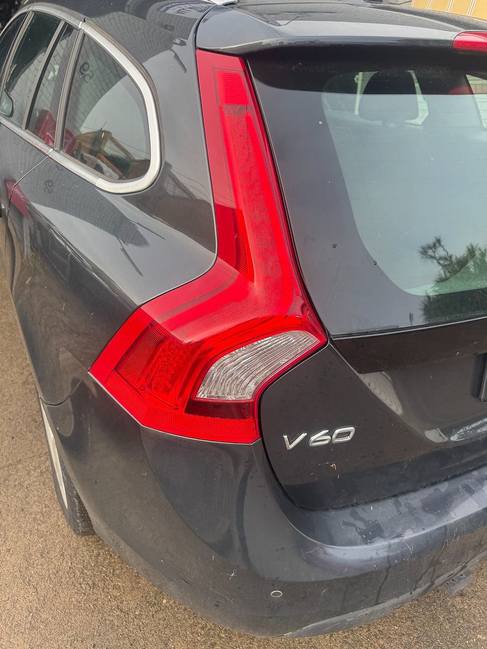 Thumbnail: 2012 Volvo V60 donor vehicle 9