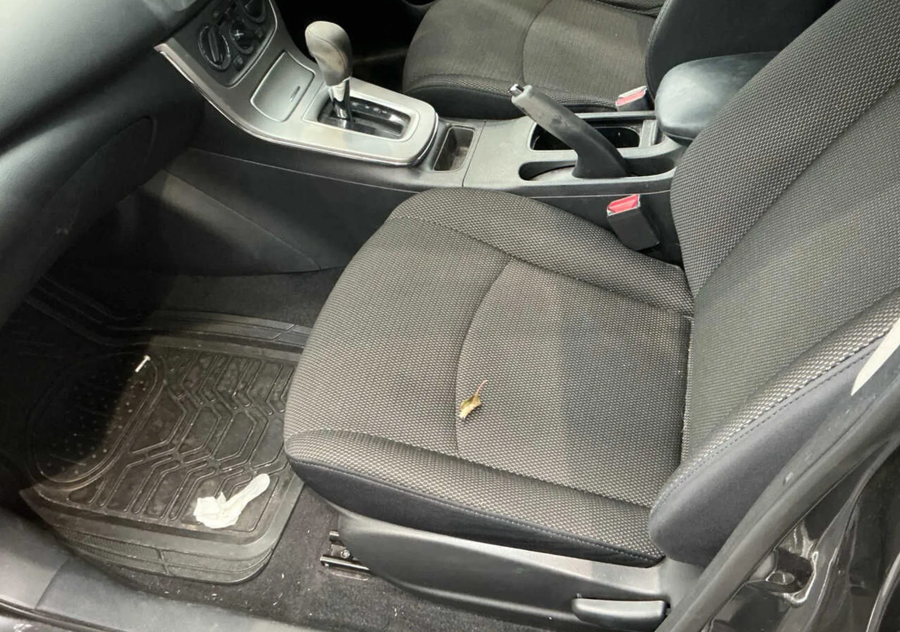 2015 Nissan Pulsar C12 ST donor photo 9 - Centre Console