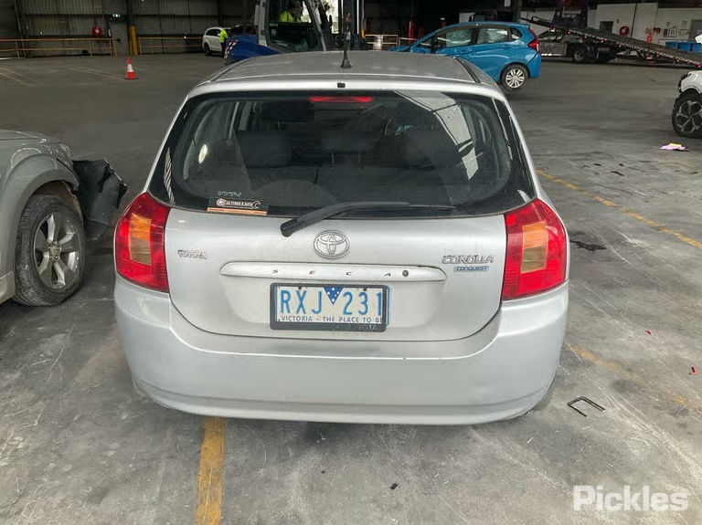 2002 Corolla silver donor - Rear Parcel Shelf - photo 2