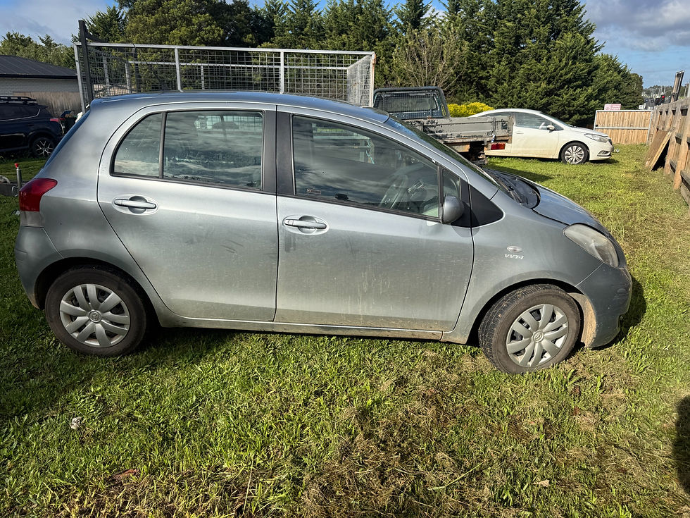 Thumbnail: 2005-2011 Toyota Yaris Driver Sun Visor - donor vehicle photo 2