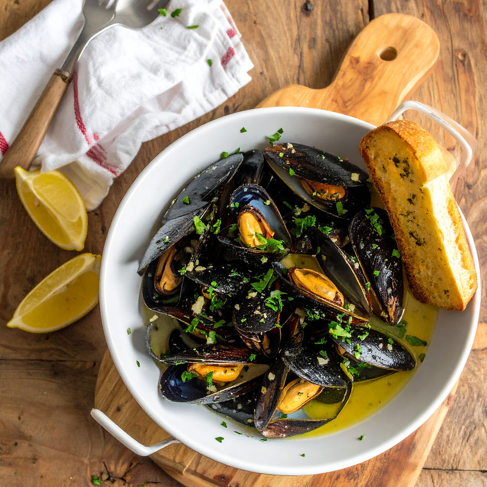 Cooking Social Club: White Wine & Garlic Confit Steamed Maine Mussels Recipe!
