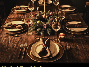 Imagem editorial de uma mesa de Natal posta com estética sóbria e acolhedora, luz quente, velas e centro circular simbólico. A composição representa reflexão, presença, valores familiares e vínculos conscientes, dialogando com o Natal sob uma leitura adulta e ética proposta pelo Studio ToyMaker.