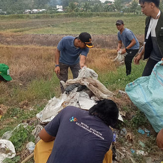 Kepala Desa Lempa Laksanakan Kerja Bakti Bersama Aparat Desa Tindak Lanjuti Himbauan Bupati Wajo