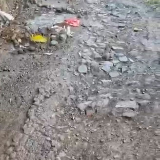 Tokoh Pemuda Berutallasa Ikhlas Perbaiki Jalan Rusak Parah, Jadi Contoh Kepedulian untuk Desa