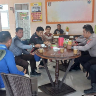 Polres Wajo Bersama Polsek Tanasitolo Kerja sama Kades Wewangrewu, Satpol PP Kabupaten Wajo Antisipasi Kelainan Jiwa.
