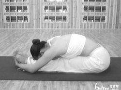 11 Коснуться головой колен