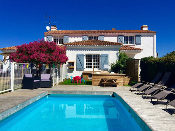 Beach Holidays France, Beau Rivage, Vendee,  child-friendly villa, holiday home, vacation home, holiday gite, heated pool, fenced pool, private pool, sandy beaches, beach,  village, baby, toddler, hot tub