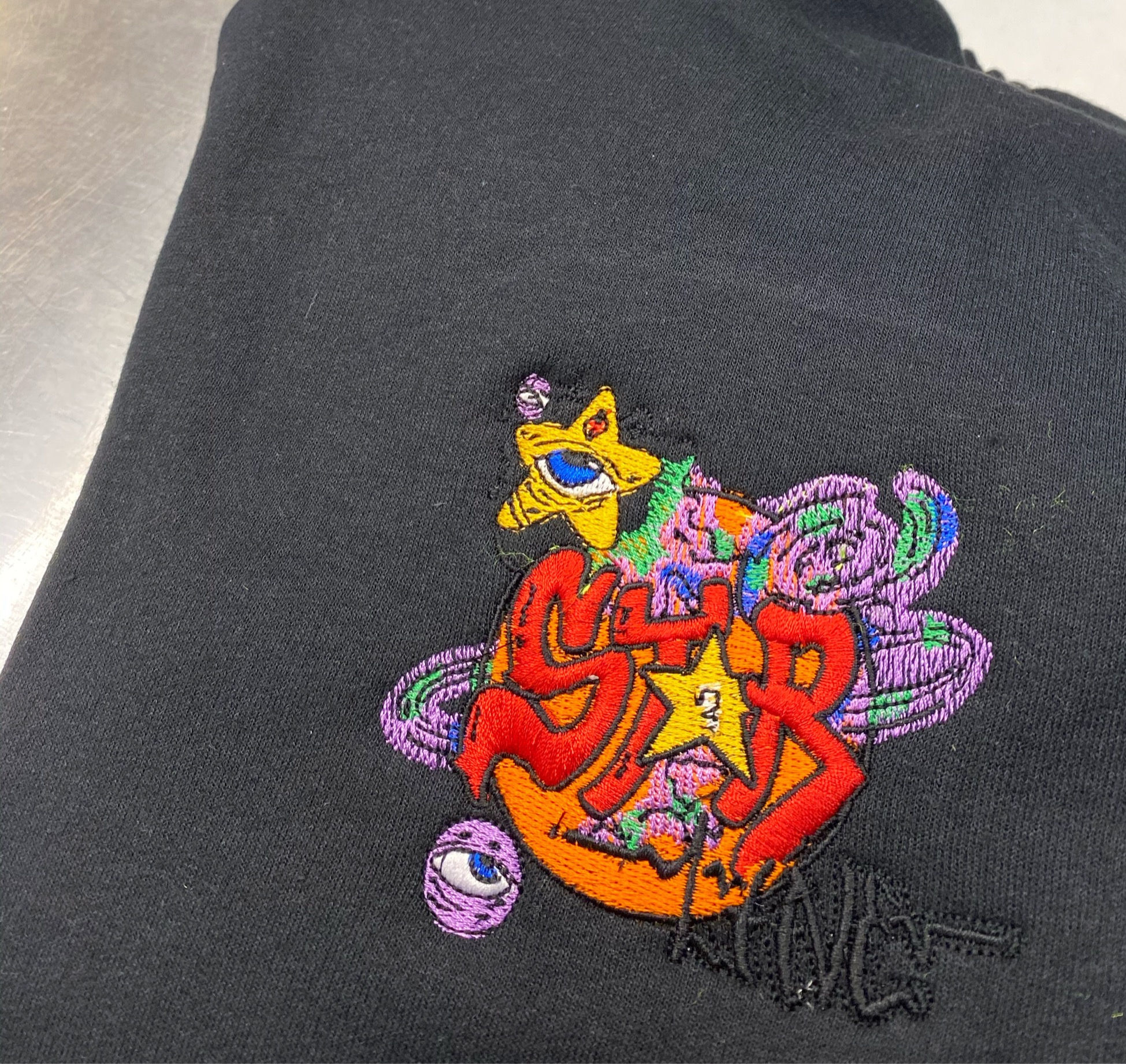 EMBRIODERED GLOBE PULL-OVER