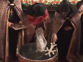 Мощи Григора Лусаворича были перенесены в монастырский комплекс Хор Вирап