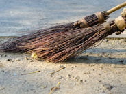 Կինը հարվածներ է հասցրել իր հարևանուհուն և վերջինիս սկեսուրին