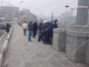 36-ամյա տղամարդը փորձել է նետվել «Հաղթանակ» կամրջից, քաղաքացիներն ու պարեկները կանխել են ինքնասպանության փորձը