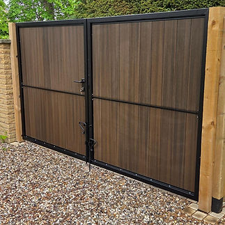 Wood-effect aluminium double gate with secure locking and durable frame