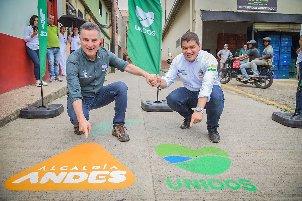 Inauguración de la pavimentación de la calle de Comsab
