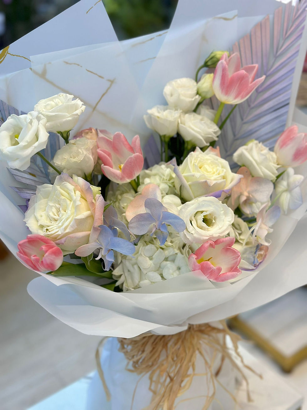 蝴蝶蘭屈金香人魚姬玫瑰花束 Orchid Tulip Rose Bouquet