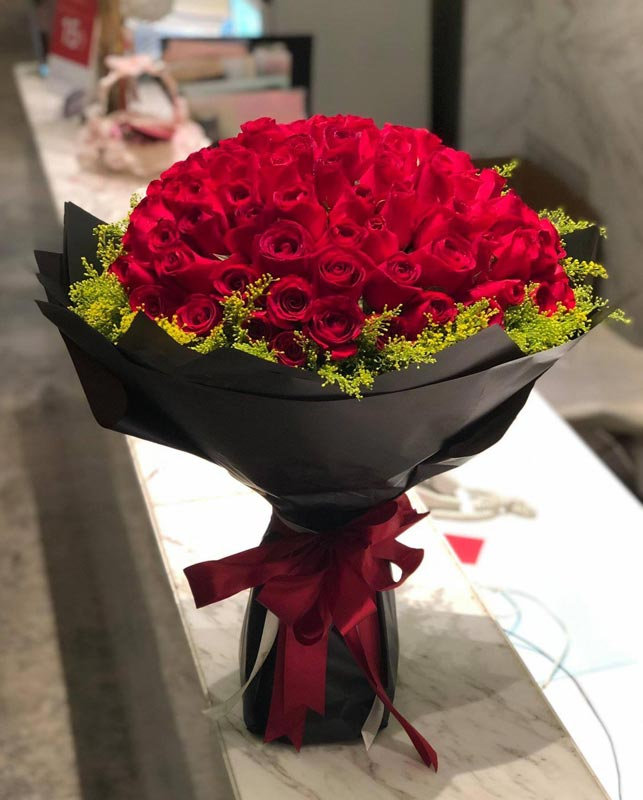 七夕限時優惠 只限7月17日 8月17日期間送出 77 99 108紅玫瑰黃襯花花束7a Re Bk77a Fasunflower 送花香港