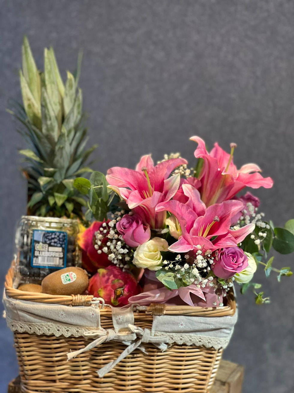 縮圖：鮮花鮮菓禮籃 Flower and Fruit Hamper FFH004
