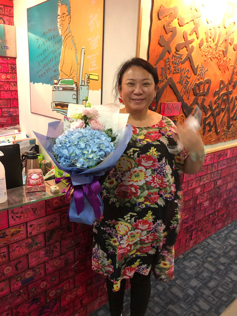 happy customer with our blue hydragea flower bouquet