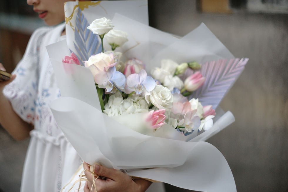 縮圖：蝴蝶蘭屈金香人魚姬玫瑰花束 Orchid Tulip Rose Bouquet