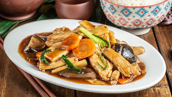 Poulet aux champignons noirs et aux pousses de bambou 48