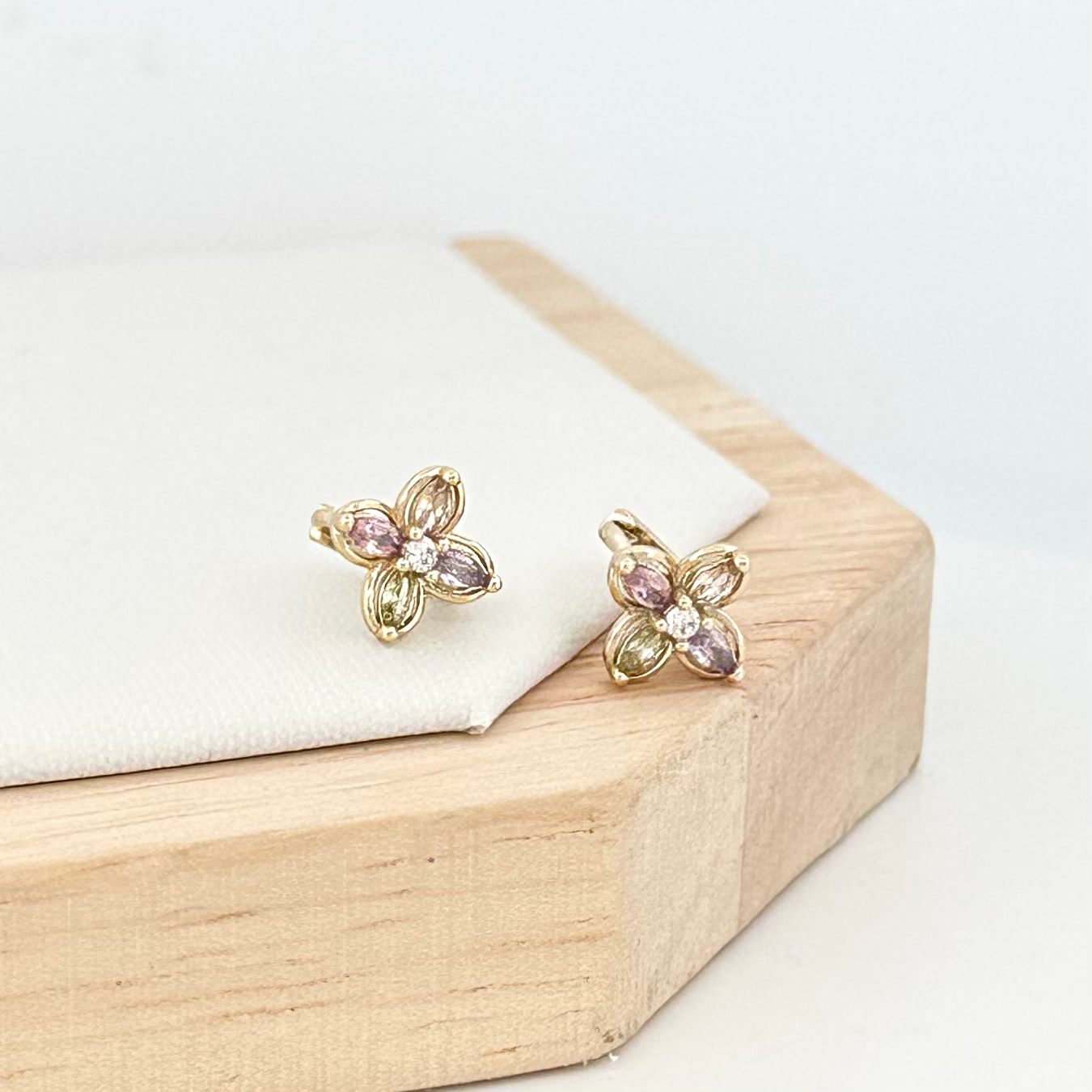 Aretes de Flor con Piedras de Colores