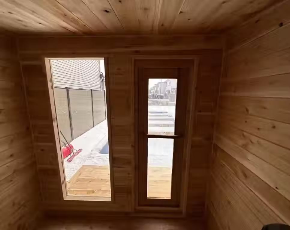 External Load Wood Stove or Harvia Electric Stove
Sauna Rocks
Bucket and Ladle
Cedar Head Rests x 2
Towel Hooks
Vented
2 Level Back Wall Bench Seating 
Tempered Glass Door Insert x 1
Metal Roof
