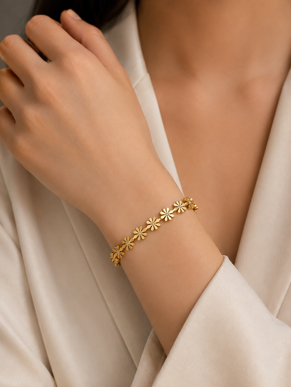 Thumbnail: Bloom Daisy Bangle Bracelet