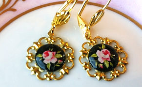 Floral Gold Earrings_edited_edited.jpg
