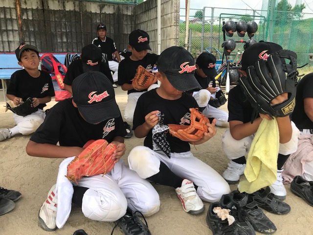 グローブの磨き方指導