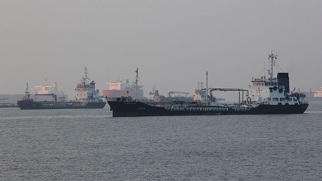 left yields to right