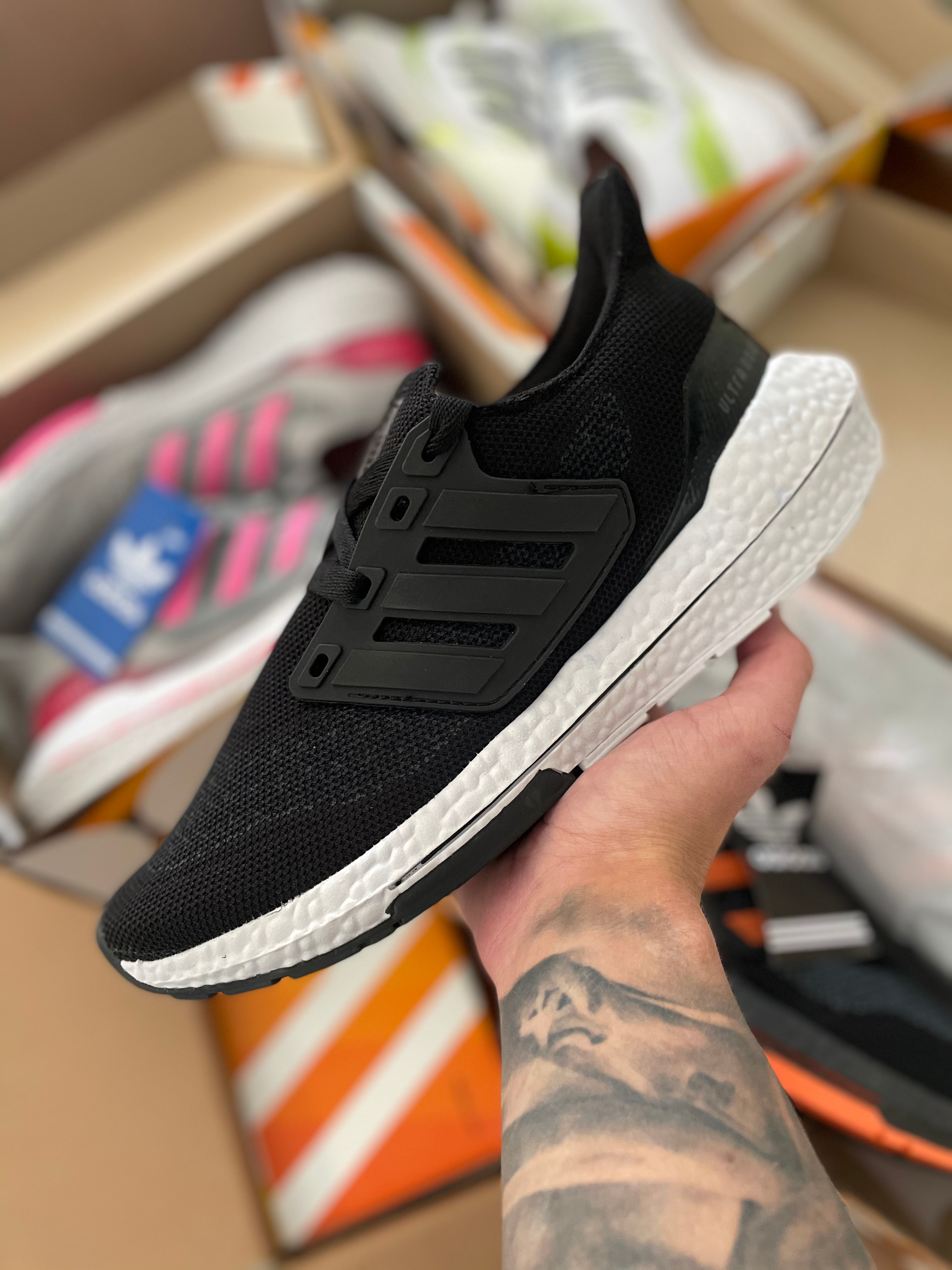 tenis adidas logo