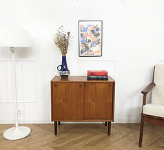 Buffet vintage pieds fuseaux