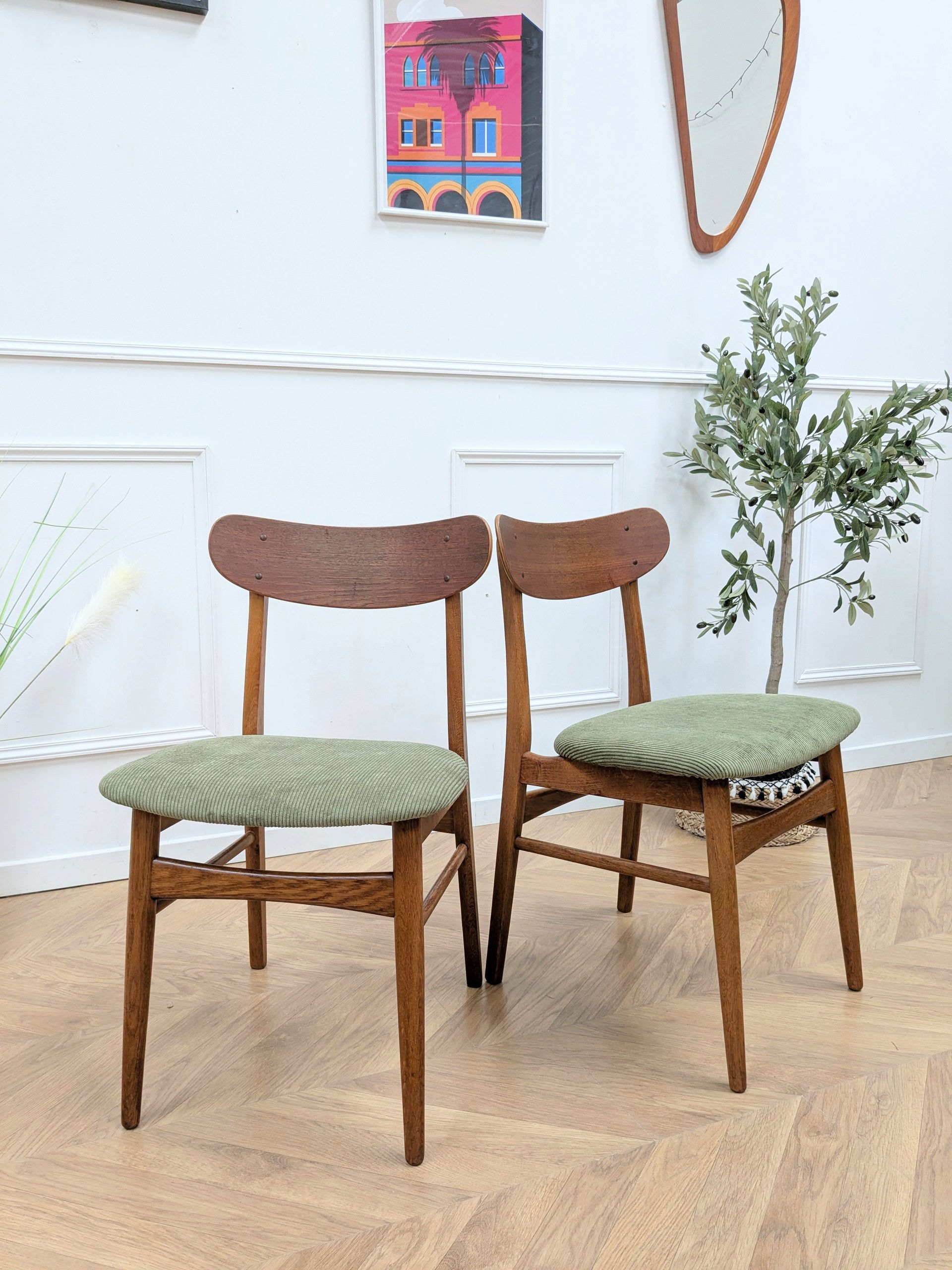Paire de Chaises Scandinaves Teck Années 60 - Vue de côté