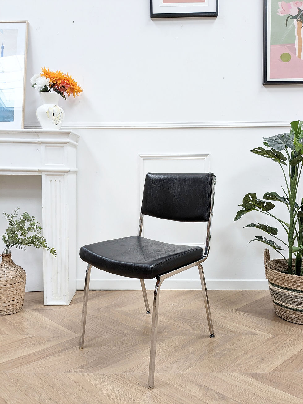 Chaise Vintage 70's Métal & Skaï Noir - Vue du côté