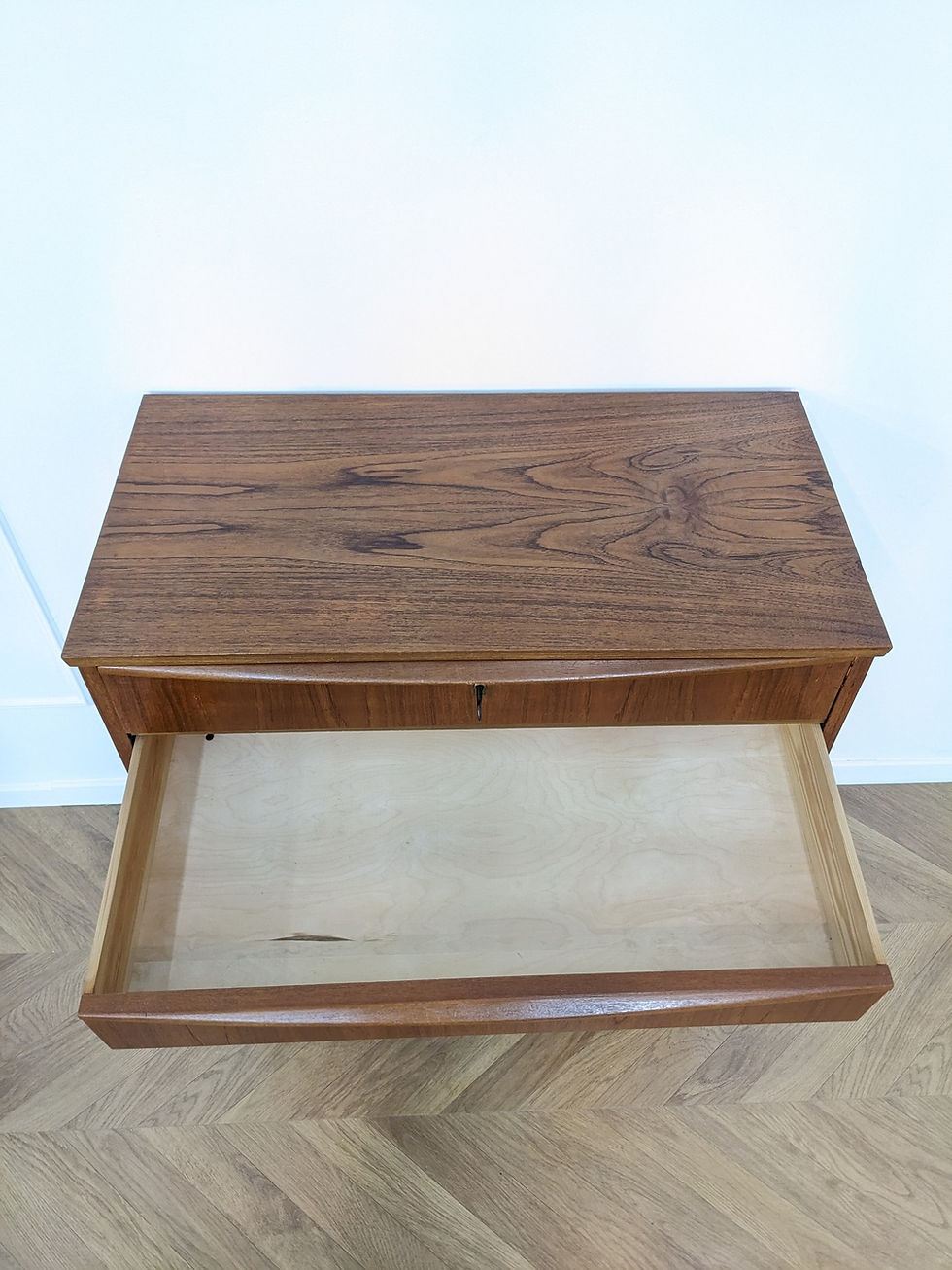 Miniature : Commode scandinave vintage en teck