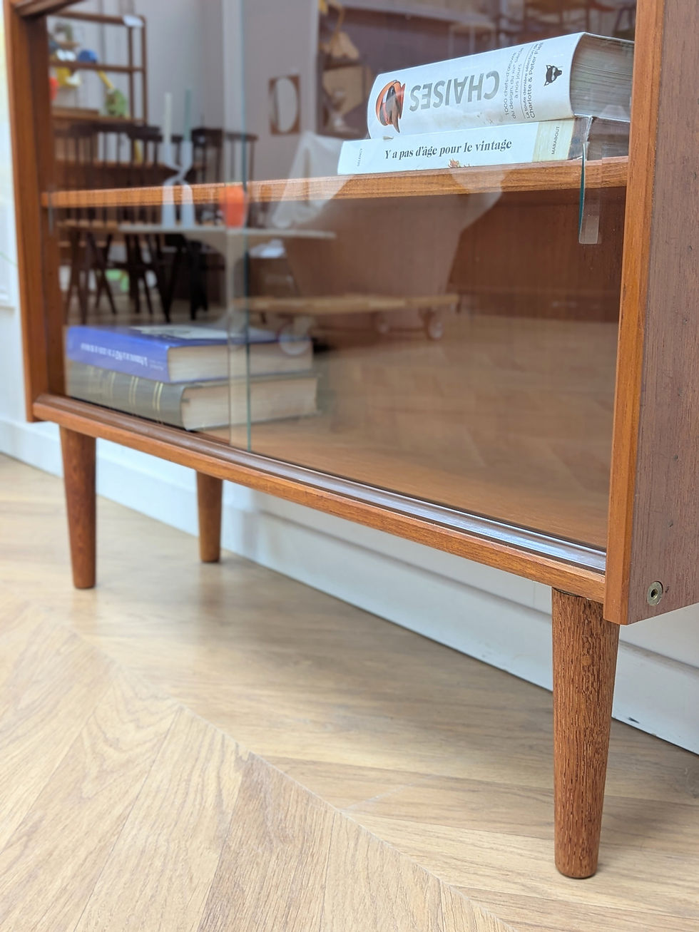 Miniature : Petit Buffet Vitrine Danois - Détail