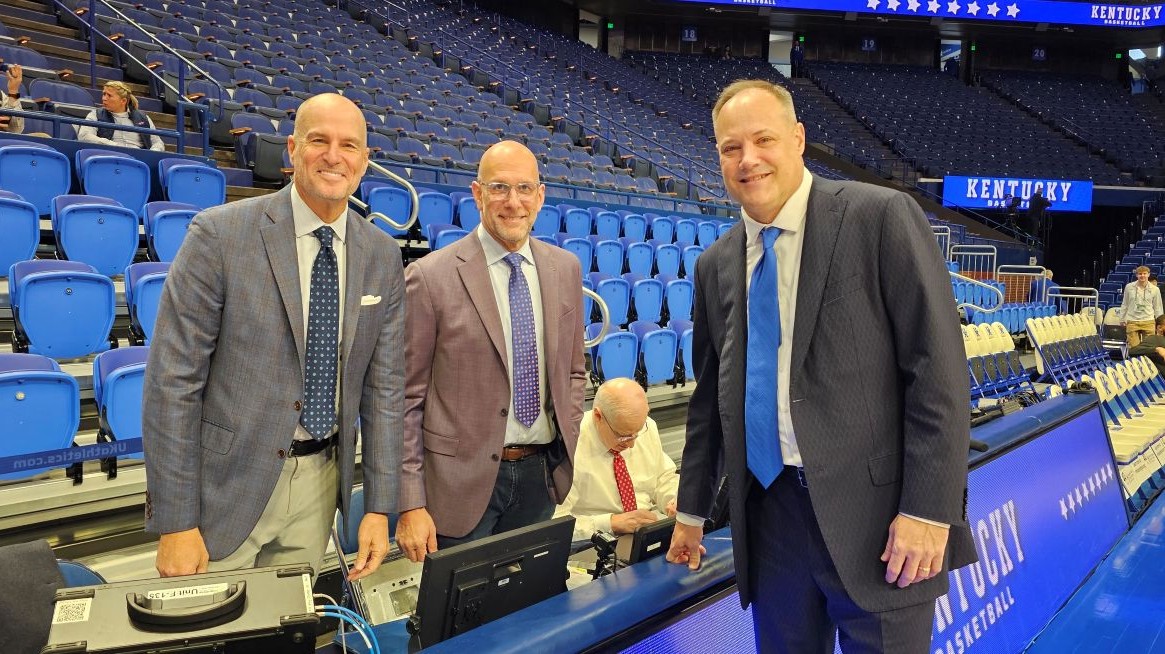 PHOTO GALLERY: Kentucky Overcomes Gators 106-100 in Top 10 ...