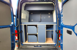 VW Crafter Tierarzt ET Service Ausbau - Stauraum Heckraum