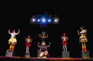 Espetáculo "Os Saltimbancos", pela turma Juvenil de Teatro. Espetáculo dirigido por Isac Flores. Foto:Vale Assessoria.