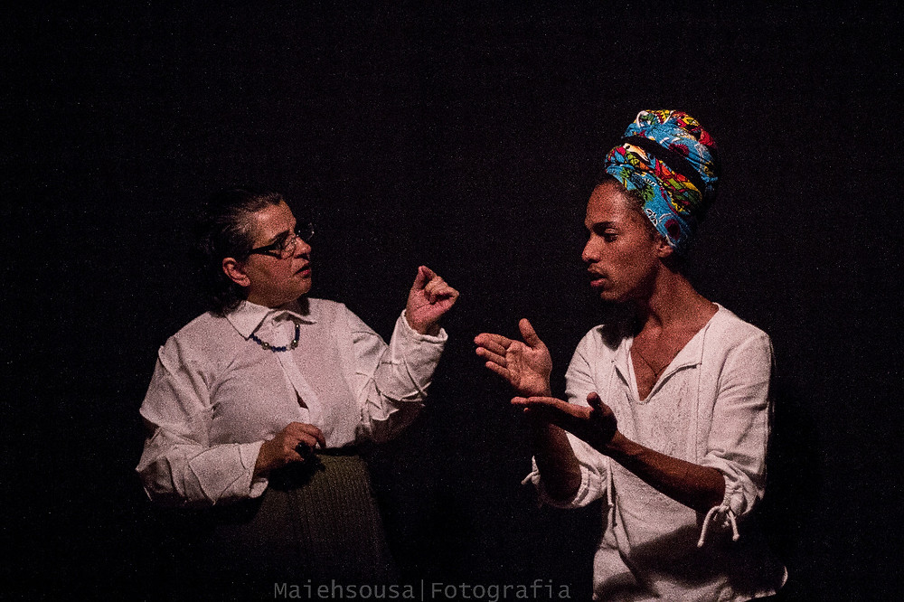 "Drama de aluno". Em cena: Adriana Amorim e Yarle Ramalho. Foto: Maiehsousa