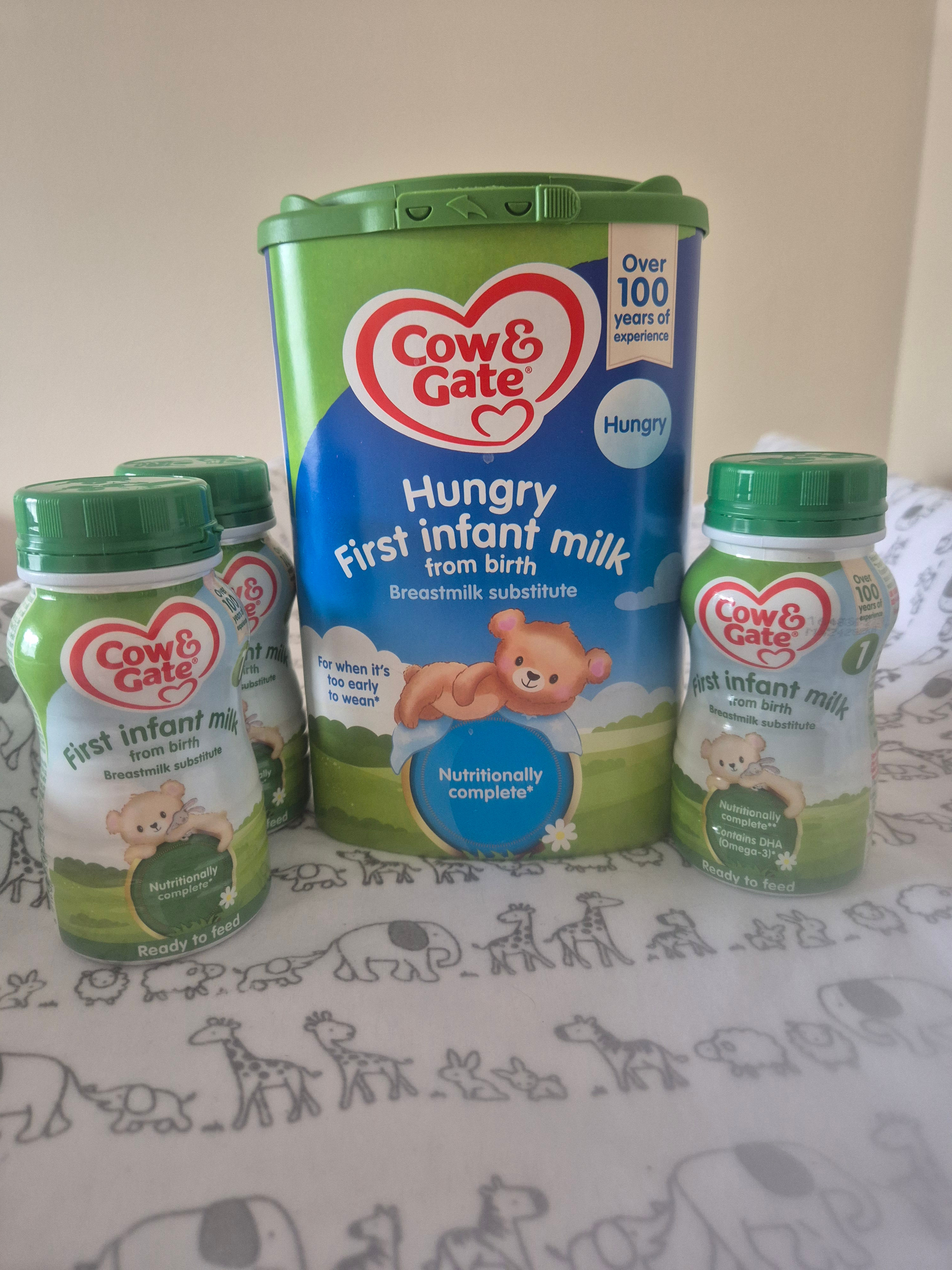 Cow & Gate Newborn Formula Bundle – 3 Ready-to-Feed Bottles + Powder