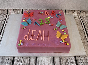 Schulanfangstorte _LEAH_ Vanillekrem mit Schokokuchen Schmetterlinge.jpg