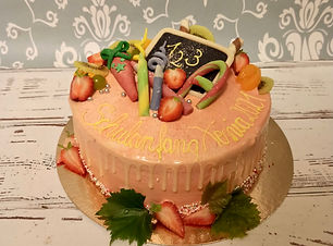 Schulanfangstorte _Schulanfang Xenia 2021_ Dripped Cake Erdbeersahne mit Erdbeersttückchen
