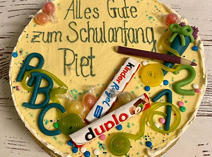 Schulanfangstorte _Alles Gute zum Schulanfang Piet_ Pfirsich- Maracuja und Mangomousse mit